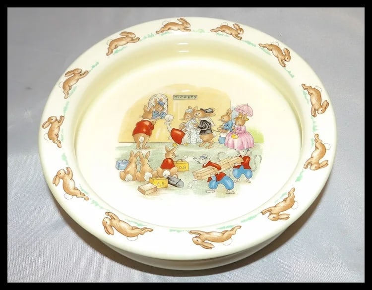 Vintage Royal Daulton Bunnykins Set - 6