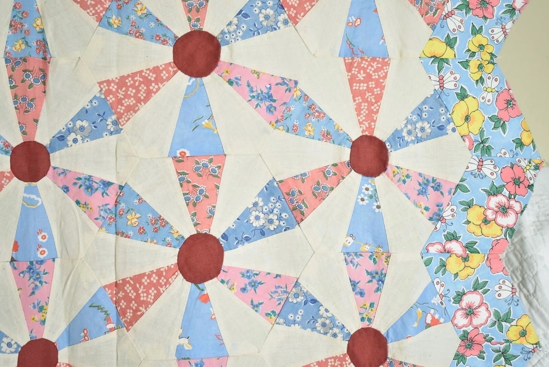 1930's Wagon Wheels Quilt Top - 4