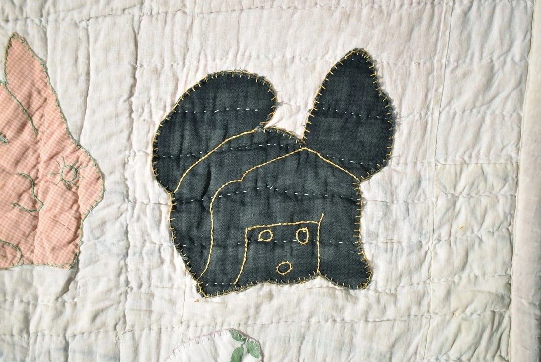 1930's Folk Art Appliqued Animals Quilt - 10