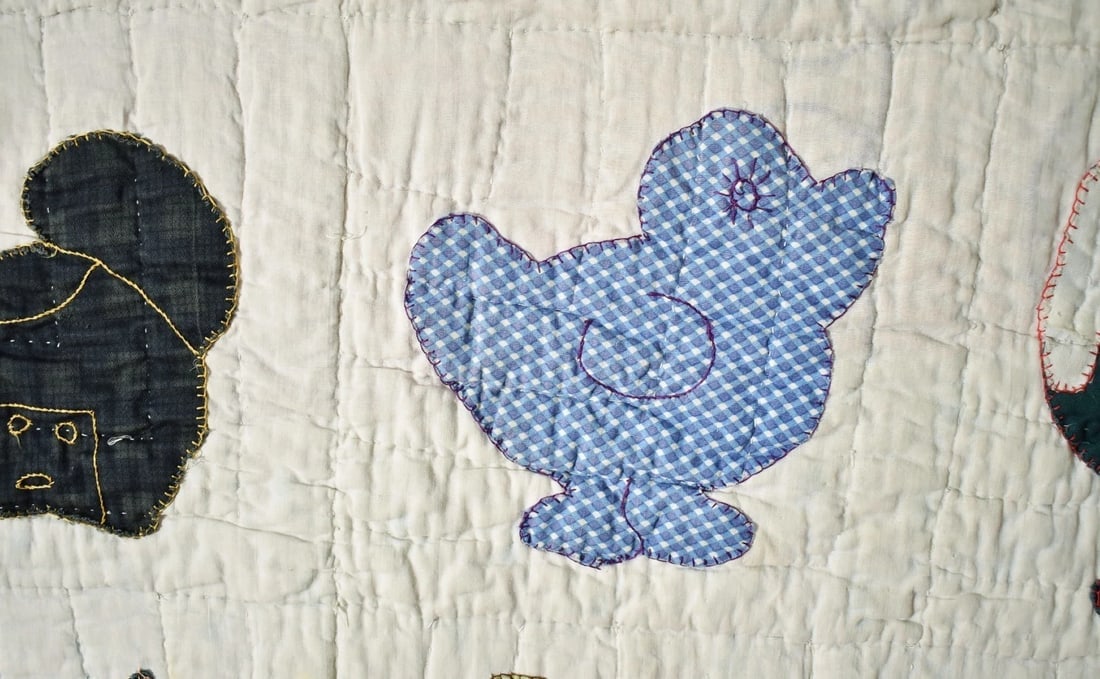 1930's Folk Art Appliqued Animals Quilt - 11