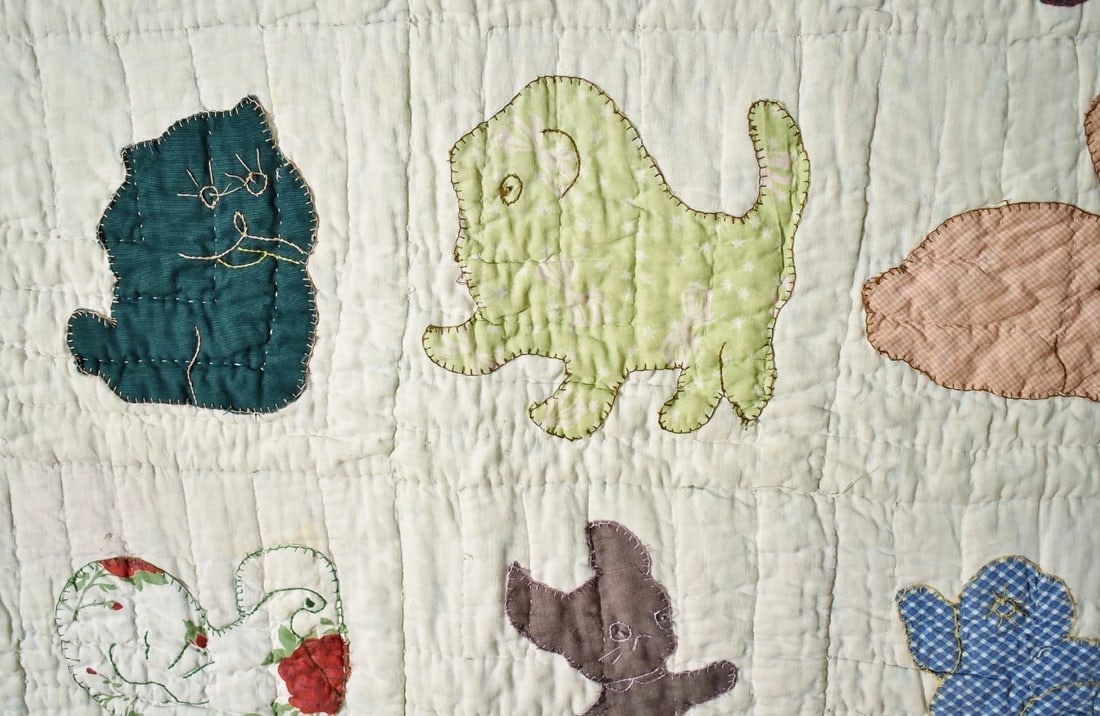 1930's Folk Art Appliqued Animals Quilt - 12