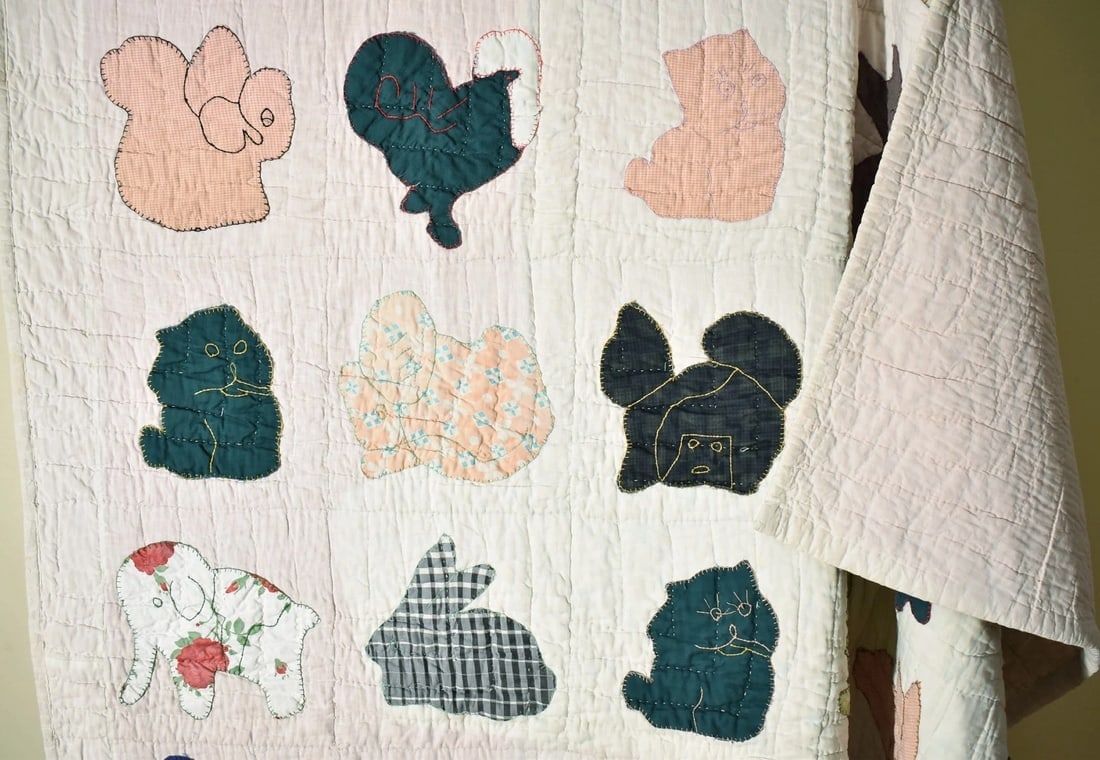 1930's Folk Art Appliqued Animals Quilt - 13