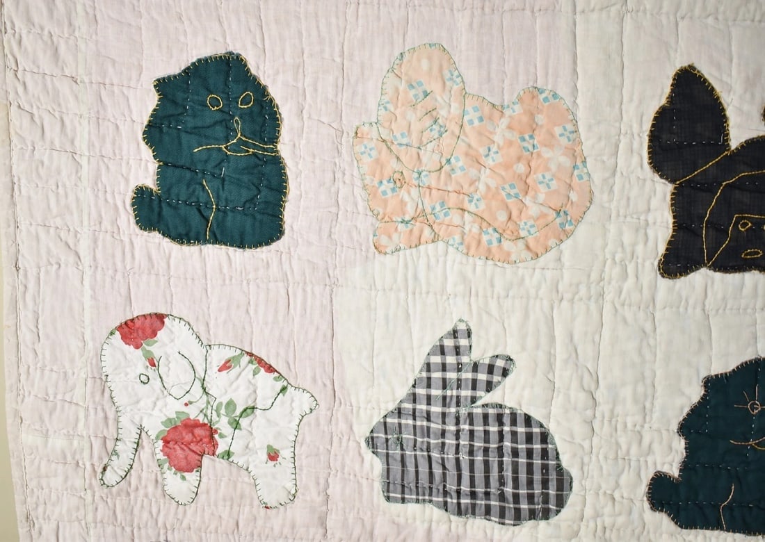 1930's Folk Art Appliqued Animals Quilt - 5
