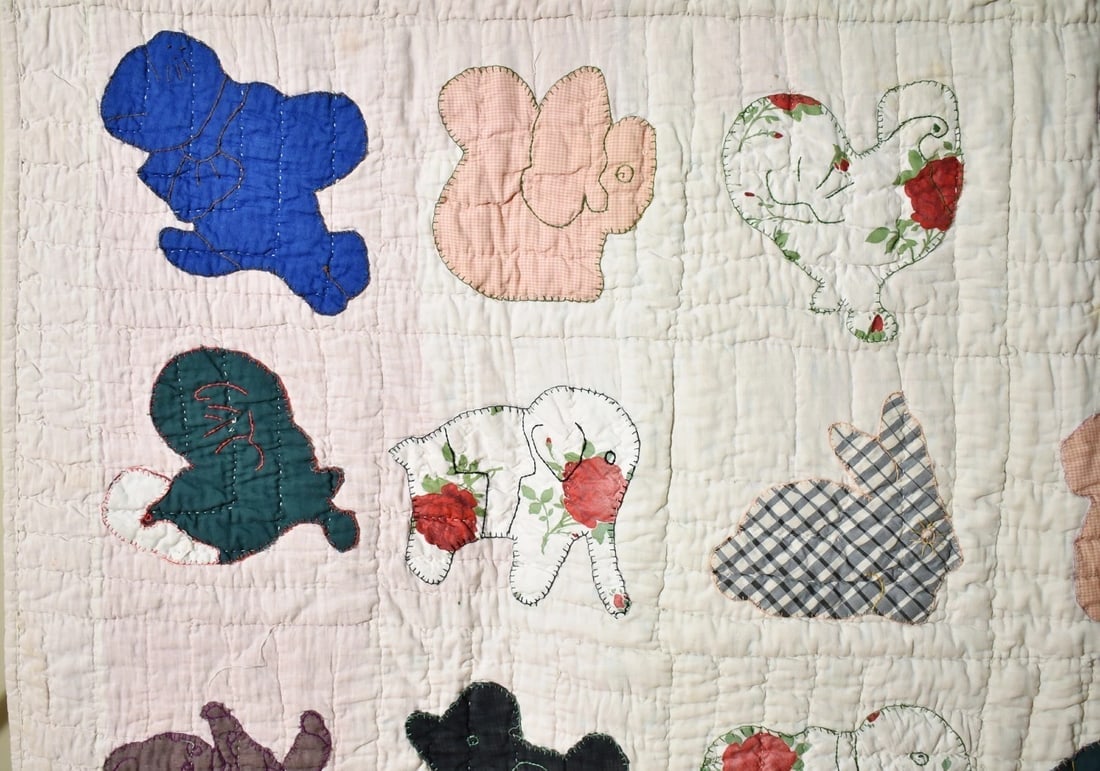 1930's Folk Art Appliqued Animals Quilt - 6