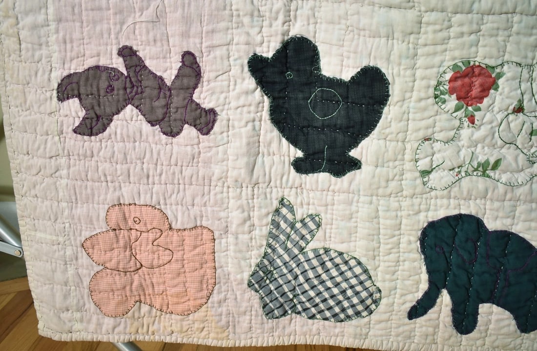 1930's Folk Art Appliqued Animals Quilt - 7