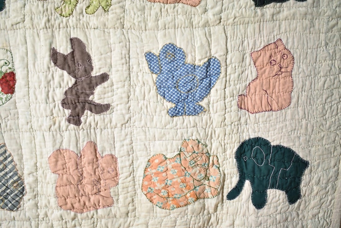 1930's Folk Art Appliqued Animals Quilt - 8