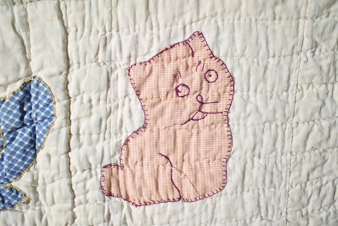 1930's Folk Art Appliqued Animals Quilt - 9