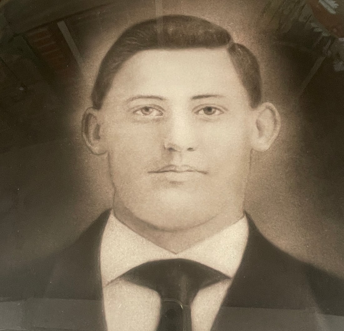 Old Metal Oval Convex Picture Frame w/ photo of Man Harry Barber Lynch 1887-1962 - 3