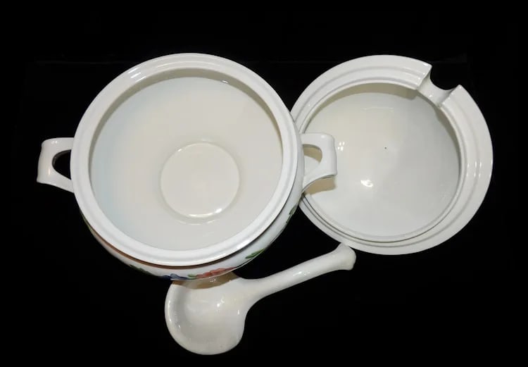 7 7/8”Tureen & Lid Amapola Pattern by Villeroy & Boch - 9