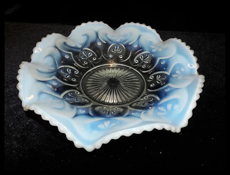 Northwoods Cashew Clear Opalescent Glass Bowl w/Beaded & Ruffled Edge - 3
