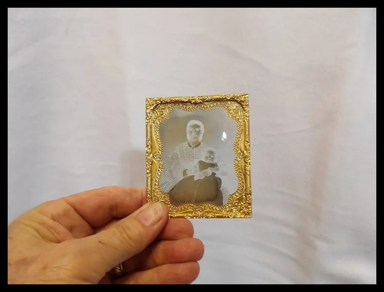 Antique Ambrotype Photo with Gold Gilt Metal and Hand Tooled Leather Frame - 5