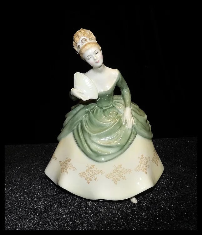 Royal Doulton Soirée HN 2312 Fine Bone China Figurine - 2
