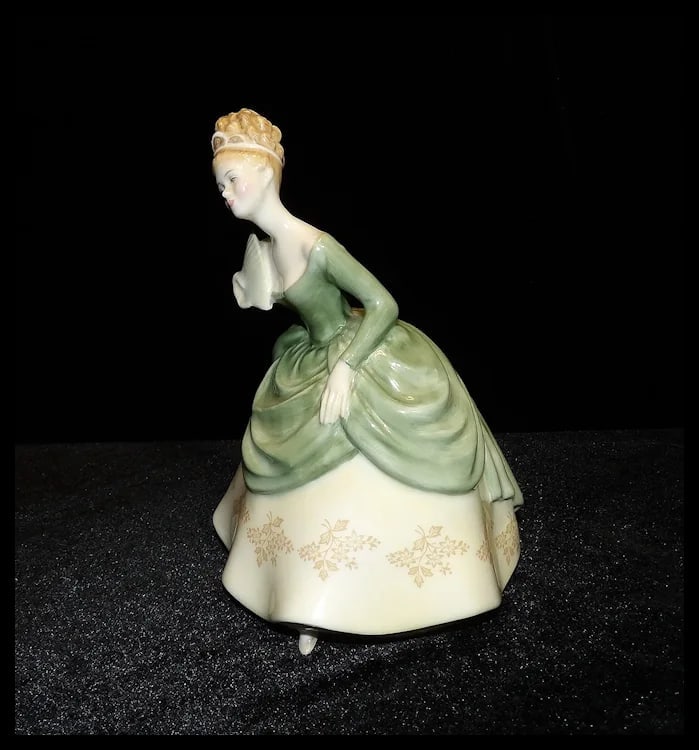 Royal Doulton Soirée HN 2312 Fine Bone China Figurine - 3
