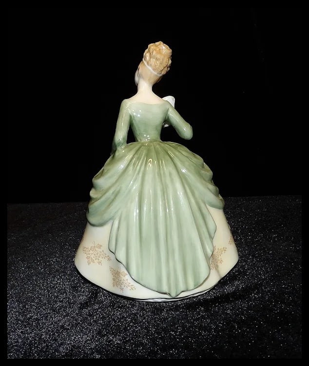 Royal Doulton Soirée HN 2312 Fine Bone China Figurine - 4