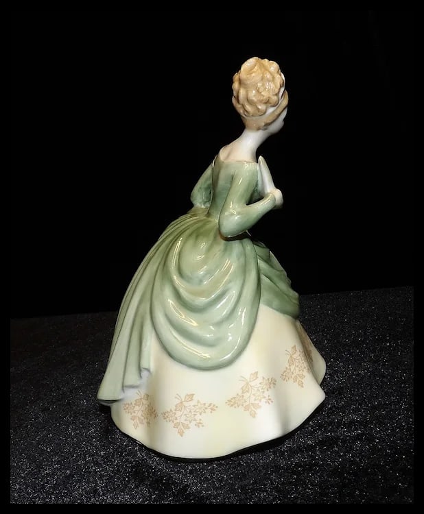 Royal Doulton Soirée HN 2312 Fine Bone China Figurine - 5