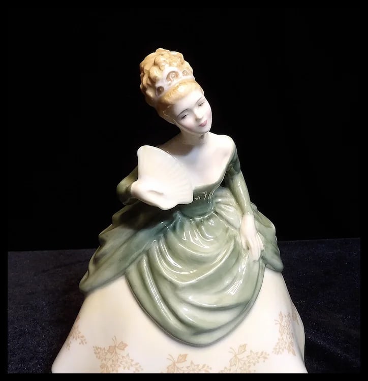 Royal Doulton Soirée HN 2312 Fine Bone China Figurine - 7