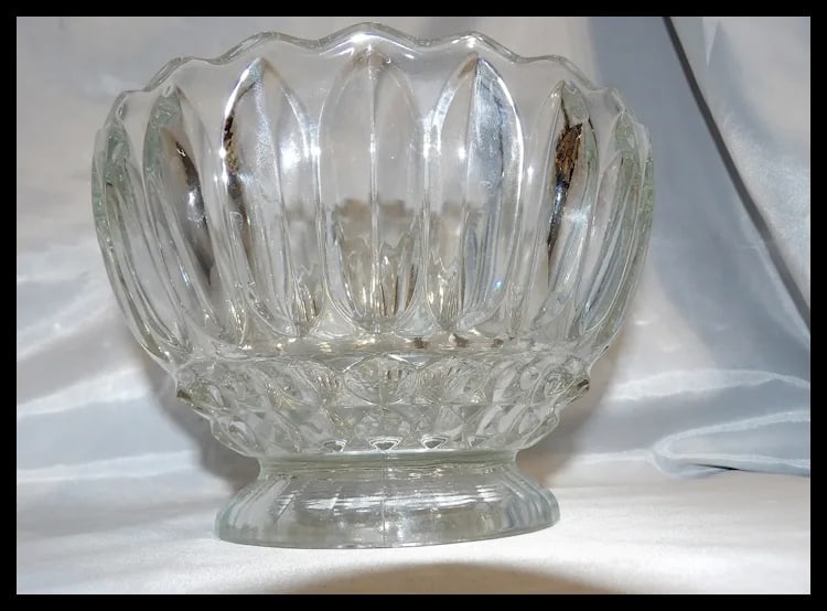 Vintage Indiana Glass 'Lotus Blossom' Bowl: Scalloped Edge, Diamond Detail - 3