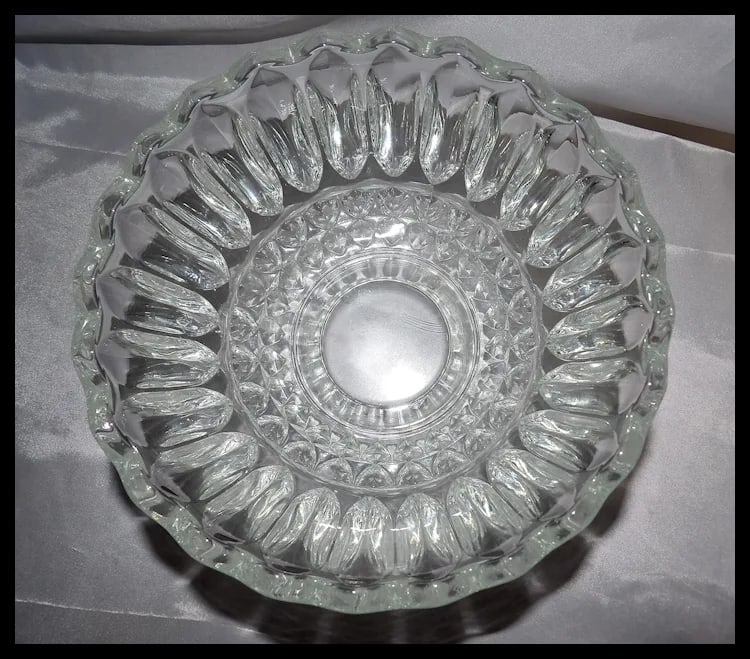 Vintage Indiana Glass 'Lotus Blossom' Bowl: Scalloped Edge, Diamond Detail - 5