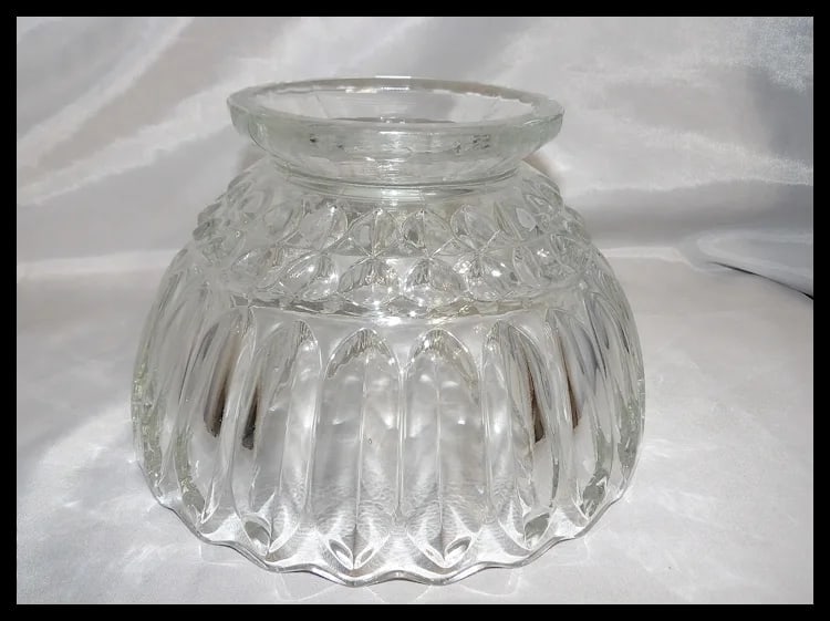 Vintage Indiana Glass 'Lotus Blossom' Bowl: Scalloped Edge, Diamond Detail - 6