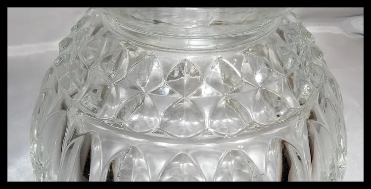 Vintage Indiana Glass 'Lotus Blossom' Bowl: Scalloped Edge, Diamond Detail - 7