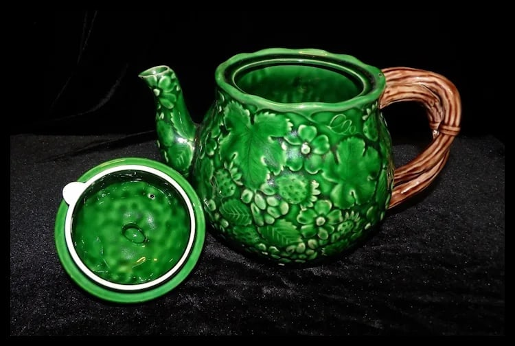 Haddon Group 1983 Green Strawberry Leaves and Flowers Teapot - 6