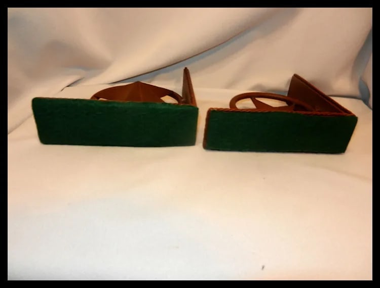 Iron Star-In-Circle Bookends With Braided Metal “Rope” Trim Detail - 6