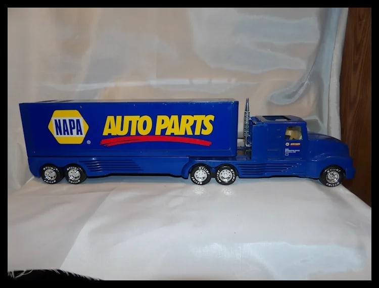 1990’s Nylint Napa Auto Parts Truck and Trailer- Metal and Plastic - 2