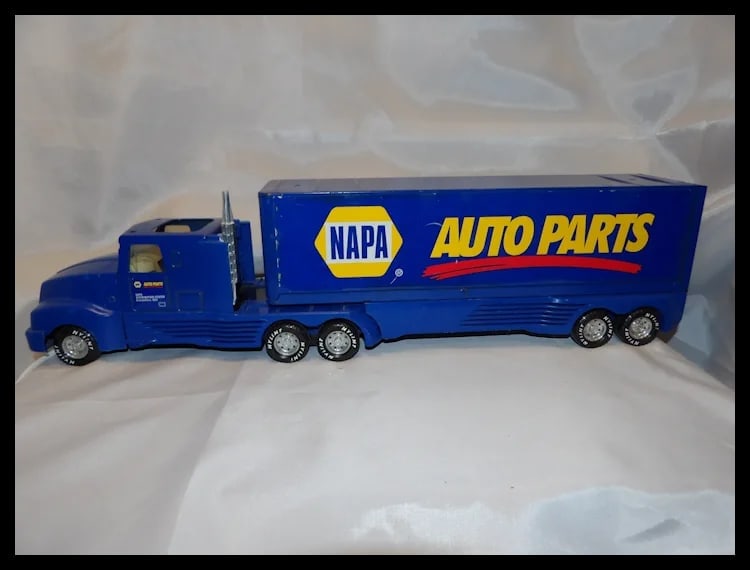 1990’s Nylint Napa Auto Parts Truck and Trailer- Metal and Plastic - 3