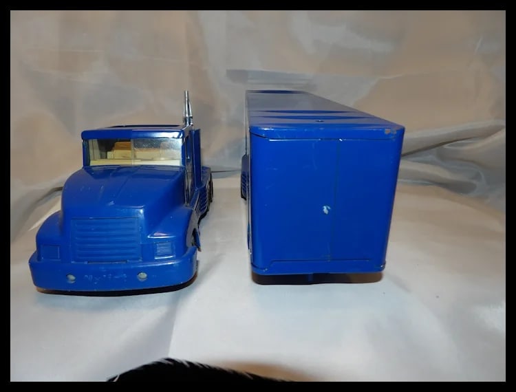 1990’s Nylint Napa Auto Parts Truck and Trailer- Metal and Plastic - 4