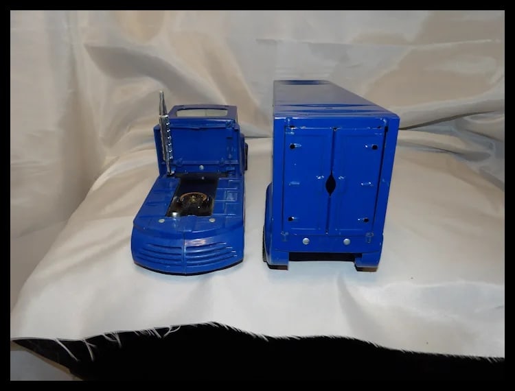 1990’s Nylint Napa Auto Parts Truck and Trailer- Metal and Plastic - 5