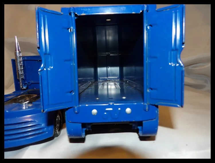 1990’s Nylint Napa Auto Parts Truck and Trailer- Metal and Plastic - 6