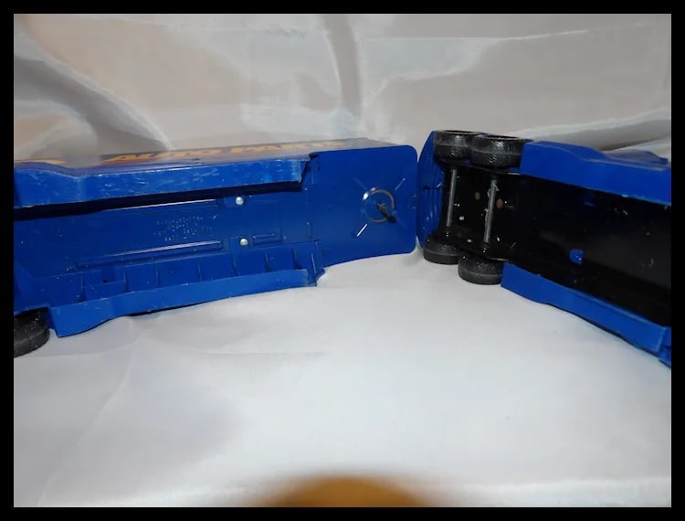 1990’s Nylint Napa Auto Parts Truck and Trailer- Metal and Plastic - 7