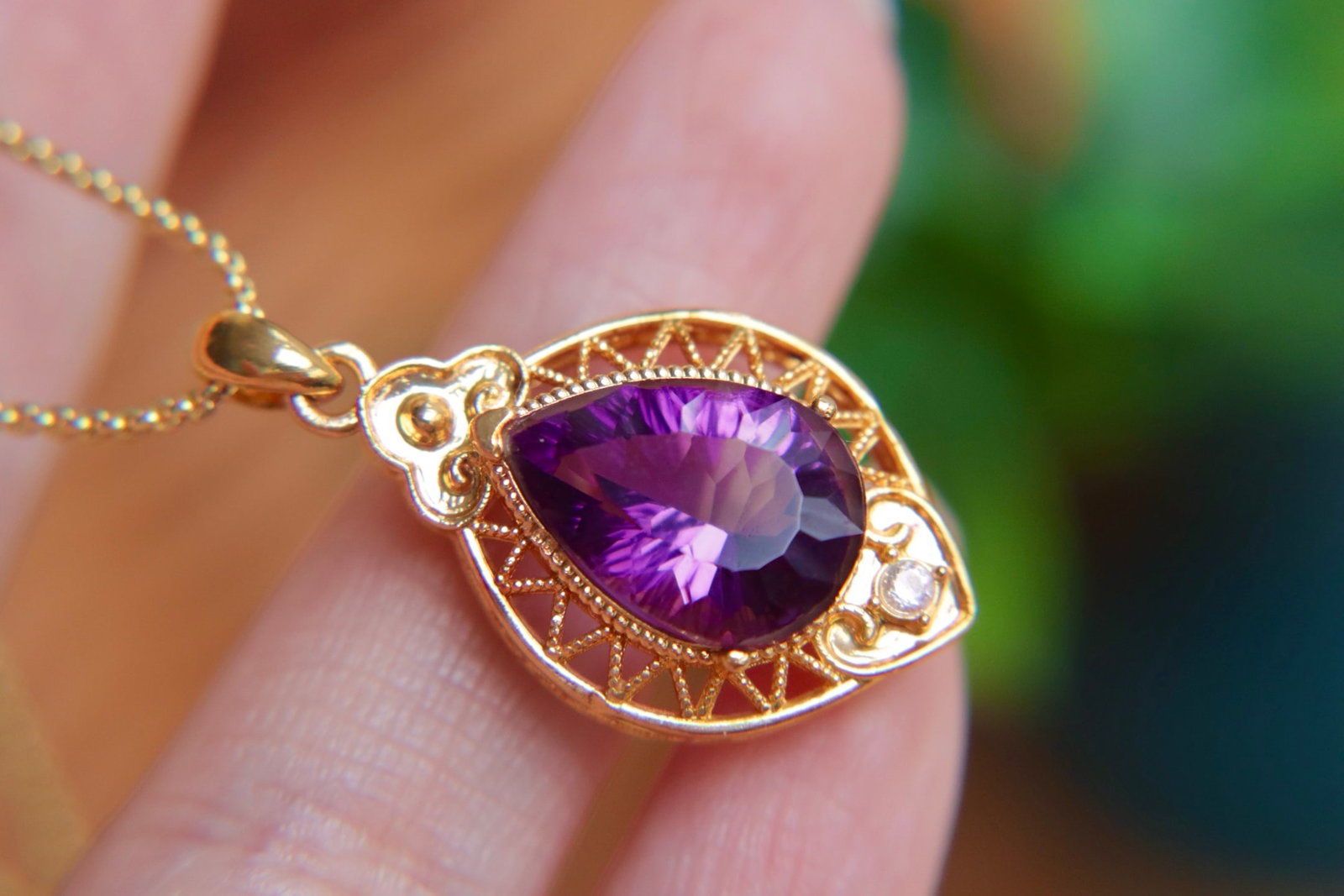 18K Gold Natural Amethyst Pendant - 8