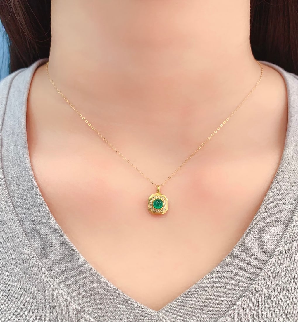 18K Gold Natural Emerald Pendant - 7