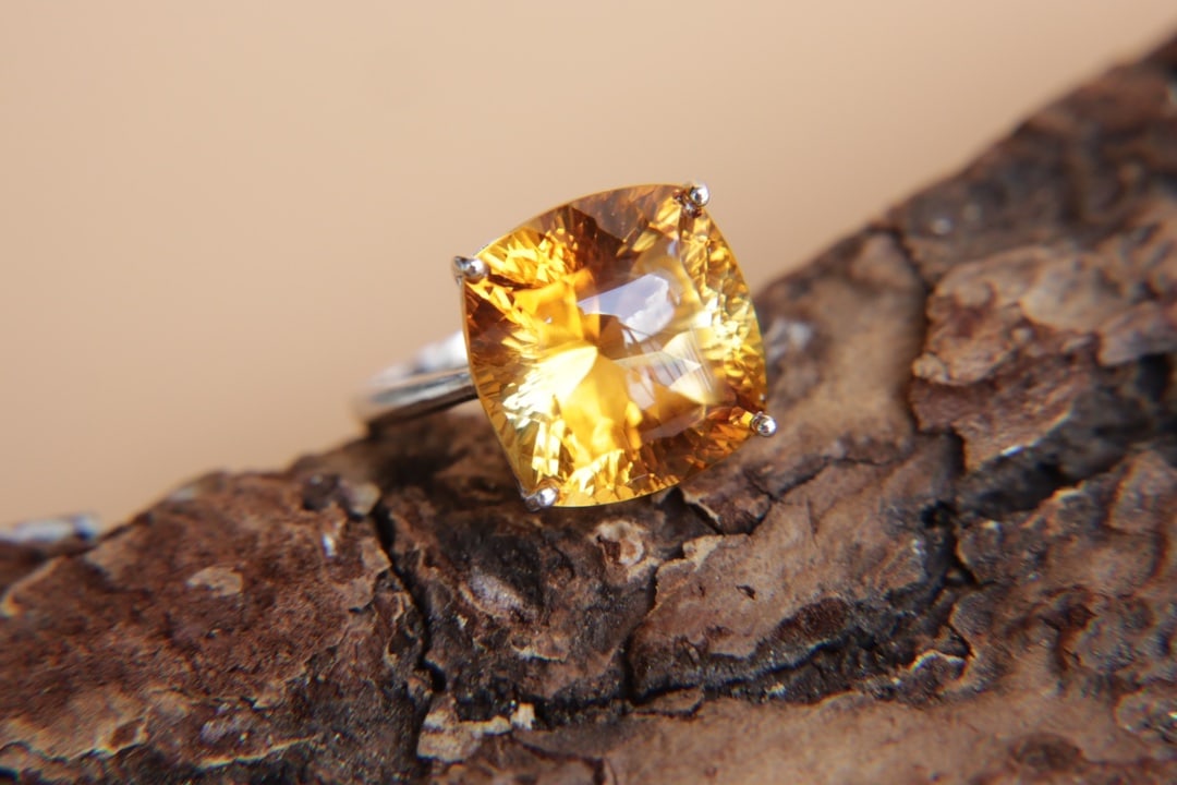 18K Gold Citrine Ring - 8