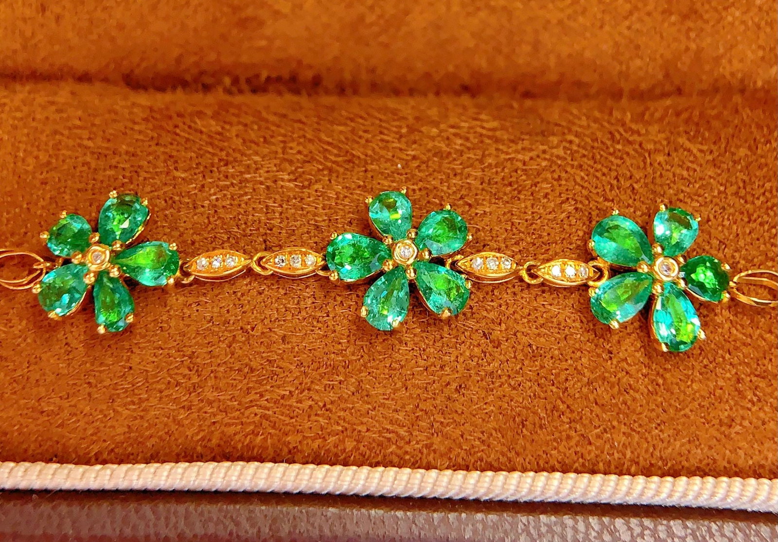 18K Gold Natural Emerald Bracelet - 3