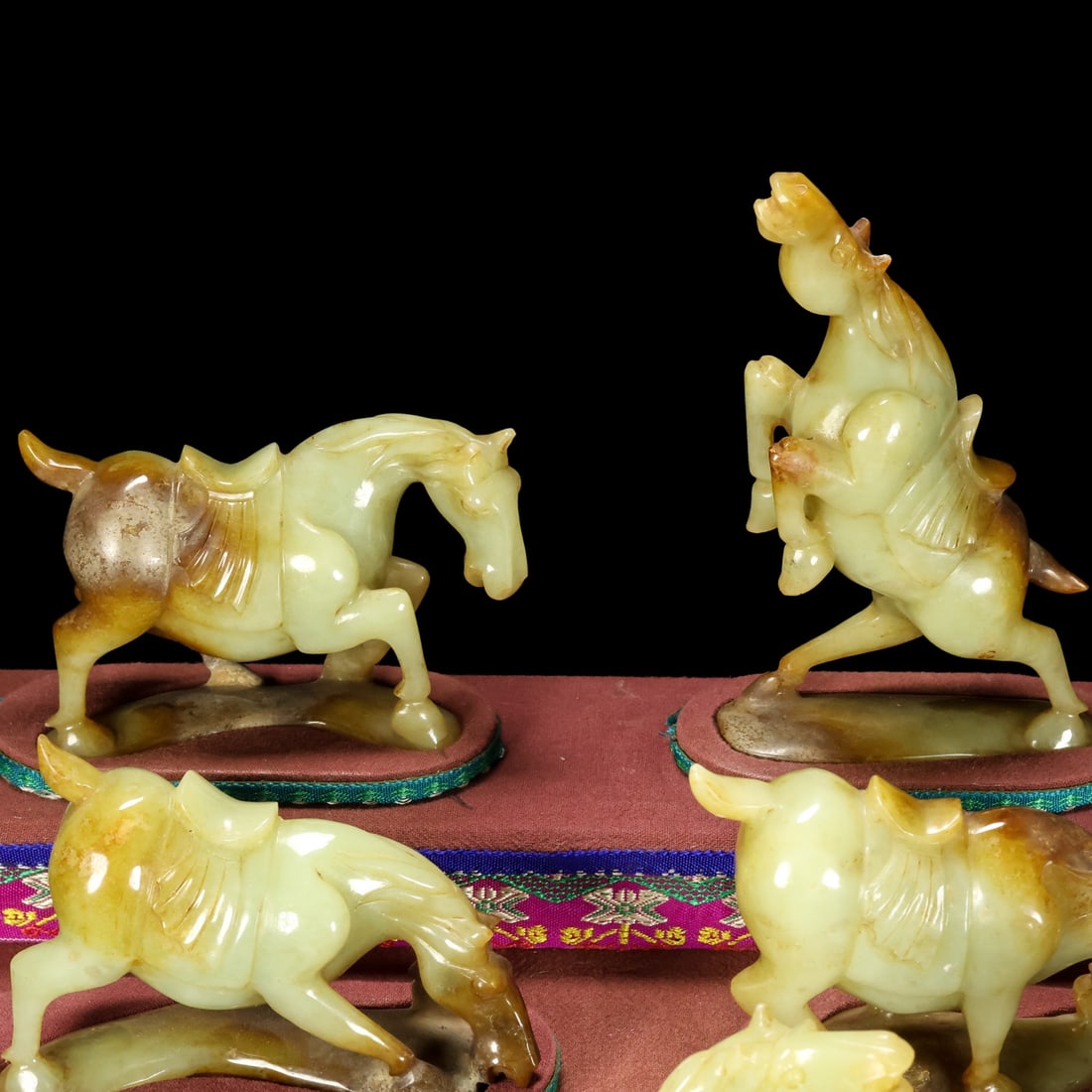 A Set Hetian Jade Hand-Carved Eight Horse Statue - 7