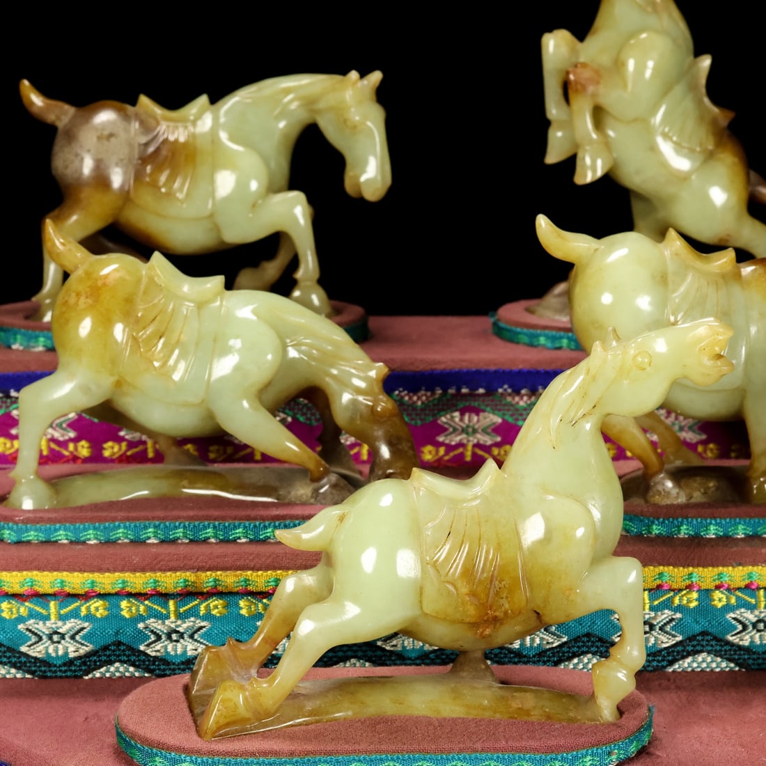 A Set Hetian Jade Hand-Carved Eight Horse Statue - 9