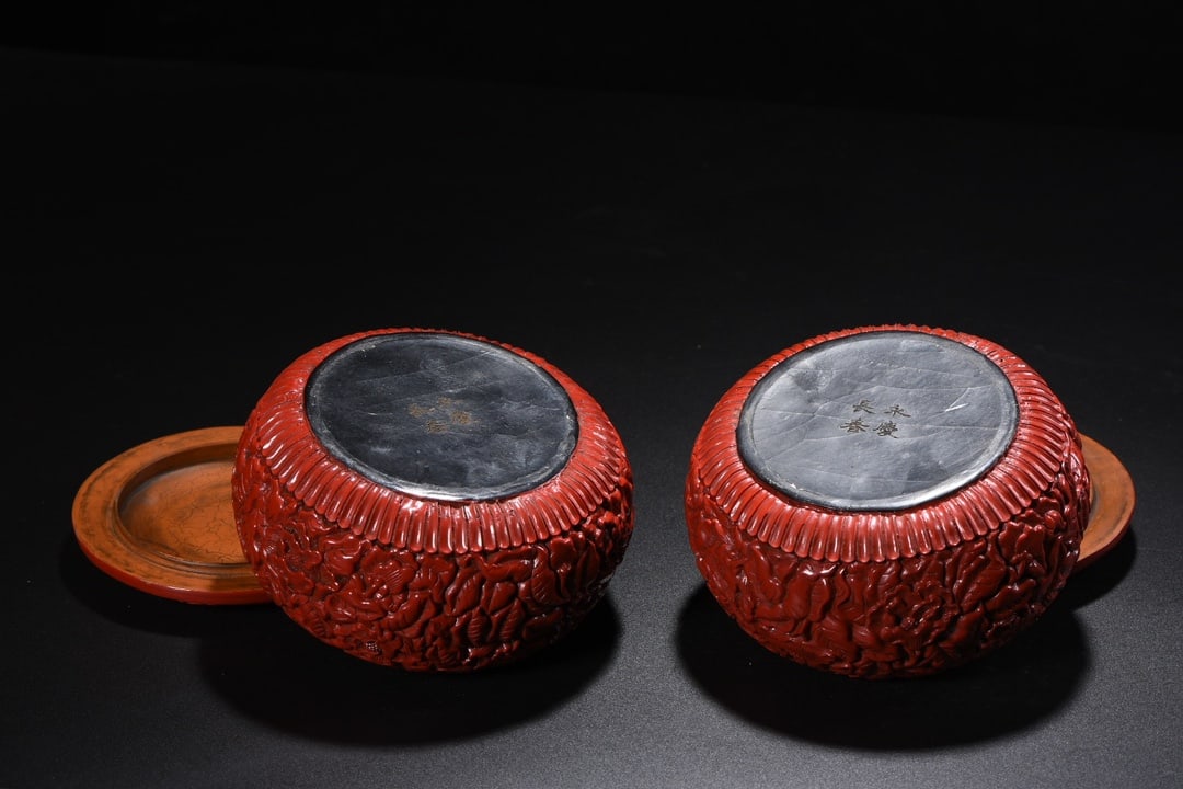 A Pair Red Lacquerware Weiqi Pot - 2