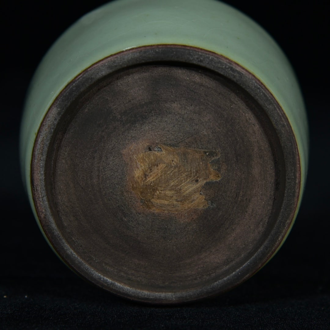 Three Guan Kiln Qing Glaze Porcelain Cup - 2