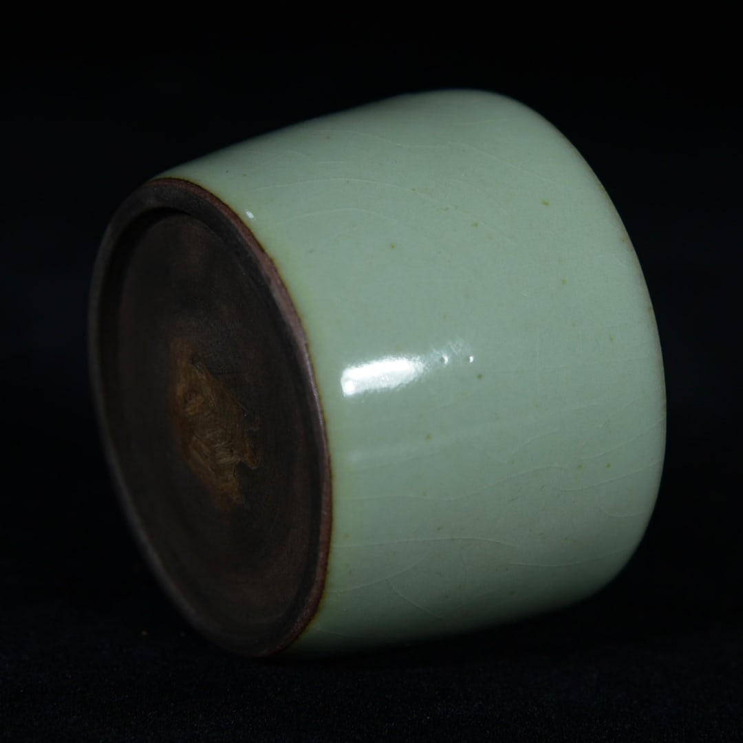 Three Guan Kiln Qing Glaze Porcelain Cup - 3