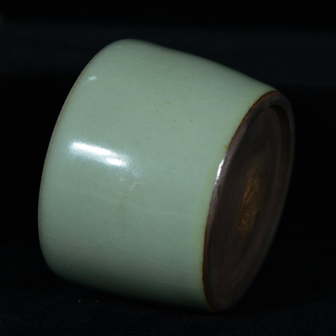 Three Guan Kiln Qing Glaze Porcelain Cup - 4