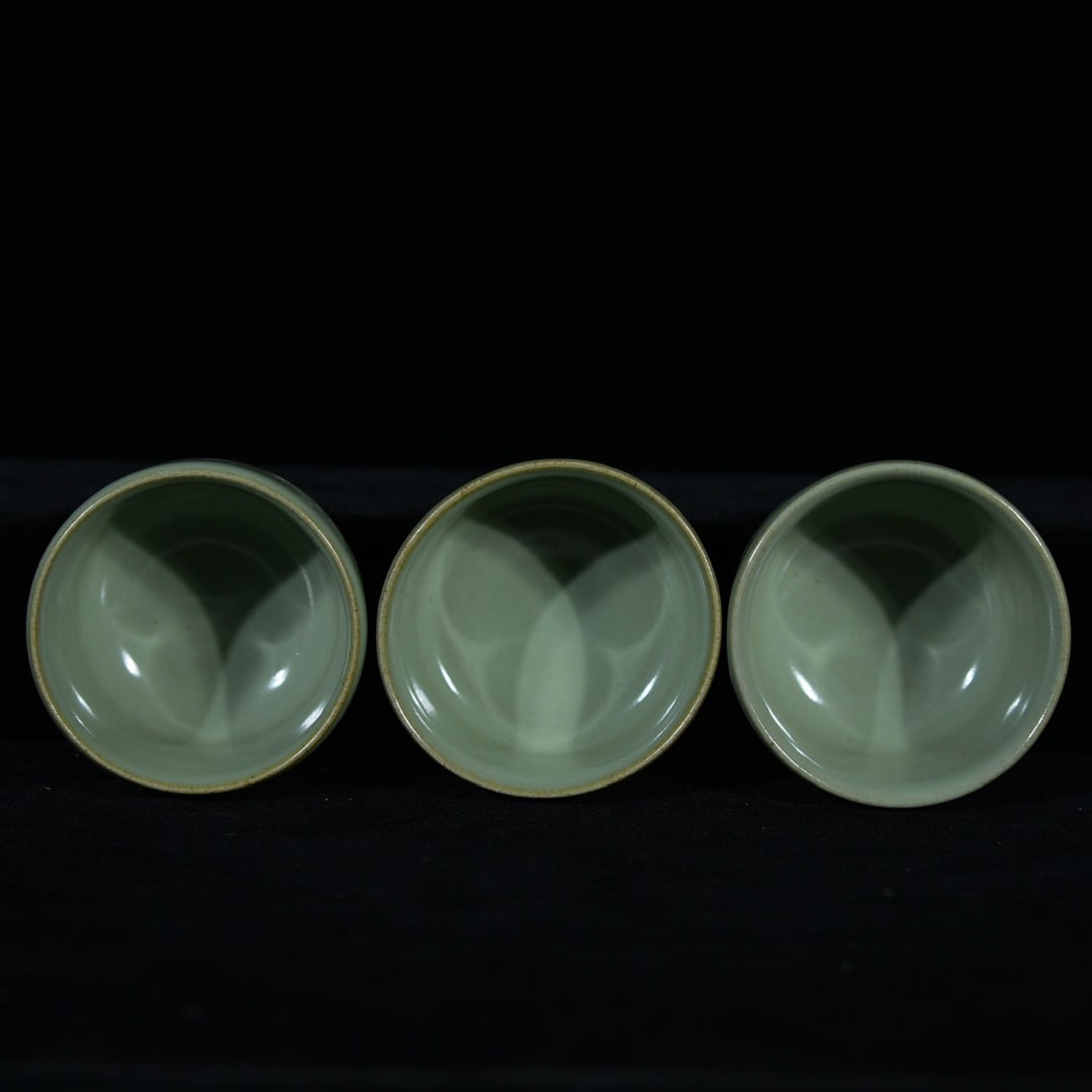 Three Guan Kiln Qing Glaze Porcelain Cup - 6