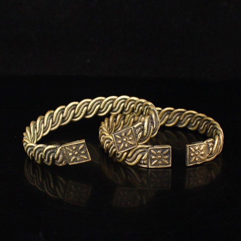 A Pair Bronze Bracelet: Title: A Pair Bronze Bracelet Origin: Chinese Date/Period: After1900 Materials: Bronze Dimensions: 64x11(mm) 2.52x0.43(inches) Weight 0.16 lbs/71g Reserve: $80.00 Shipping: Domestic: Shipping