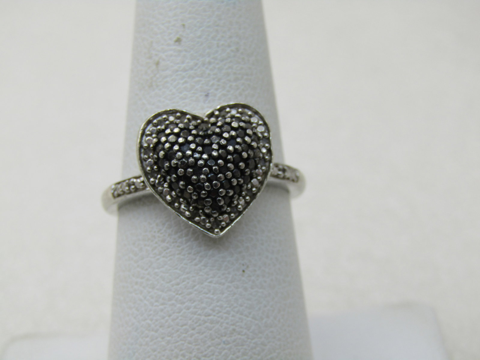 Vintage Sterling Black & Clear Diamond Heart Ring, signed Sun, 3.84 Gr. Sz. 7 (1 of 8)