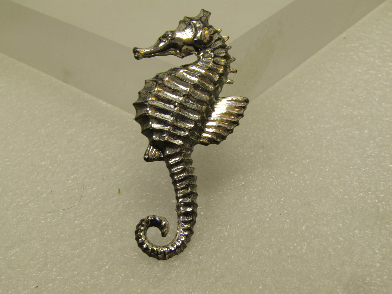 Vintage Sterling Seahorse Brooch Signed Lang, Mid-Century: Vintage Sterling Seahorse Brooch Signed Lang, Mid-Century. It is appx. 2.5" tall and 1.25" wide. It is marked sterling and has a weight of appx. 5.15 grams. It tests as sterling. Age is appx. 1940's-1