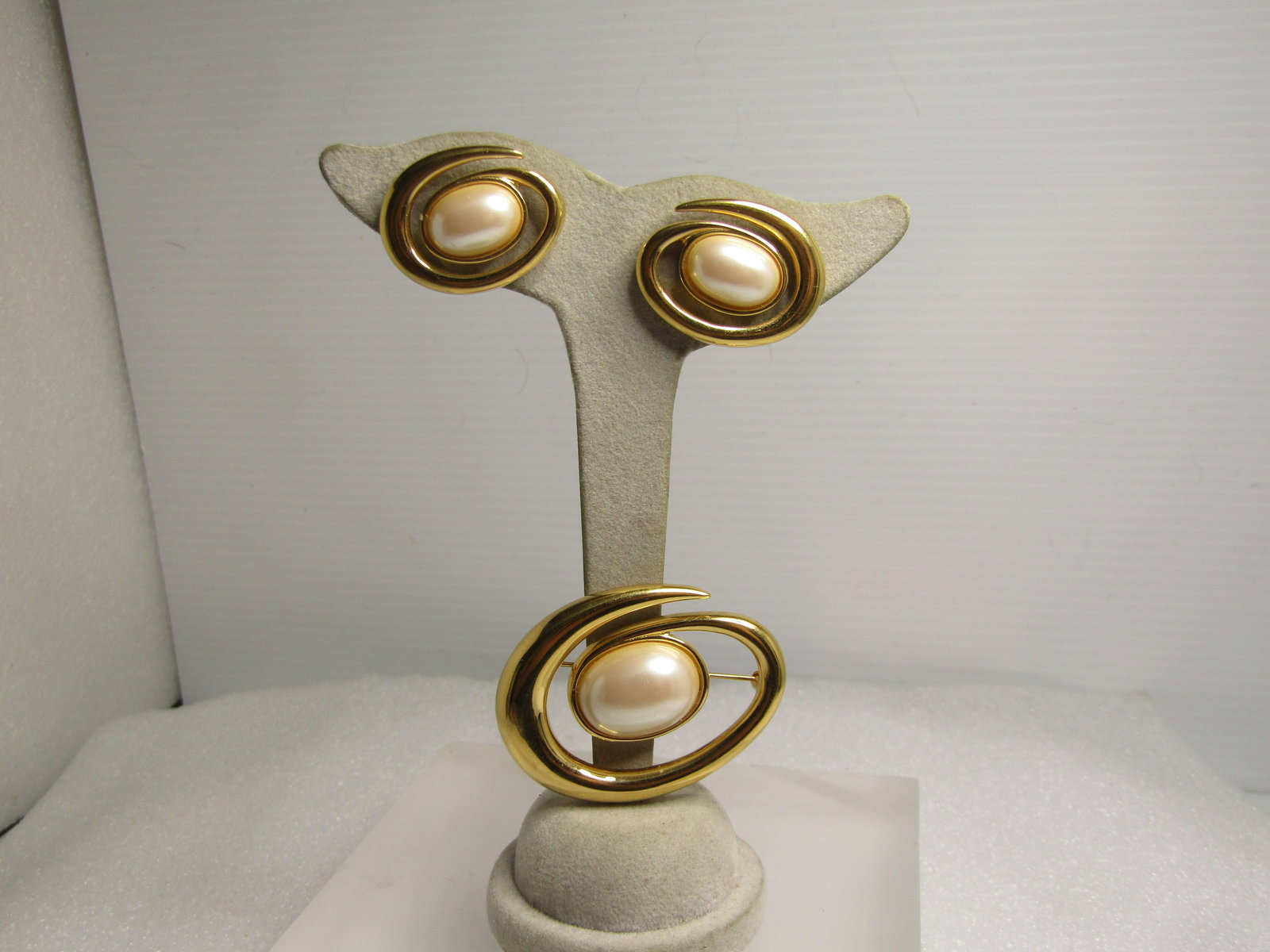 Vintage Monet Faux Pearl Oval Wrapped Brooch & Earrings, Pierced, 1980's-1990's: Vintage Monet Faux Pearl Oval Wrapped Brooch & Earrings, Pierced, 1980's-1990's. These are gold tone with a tapered wrapped oval that bypasses in the inner oval with a center faux pearl set in the mid