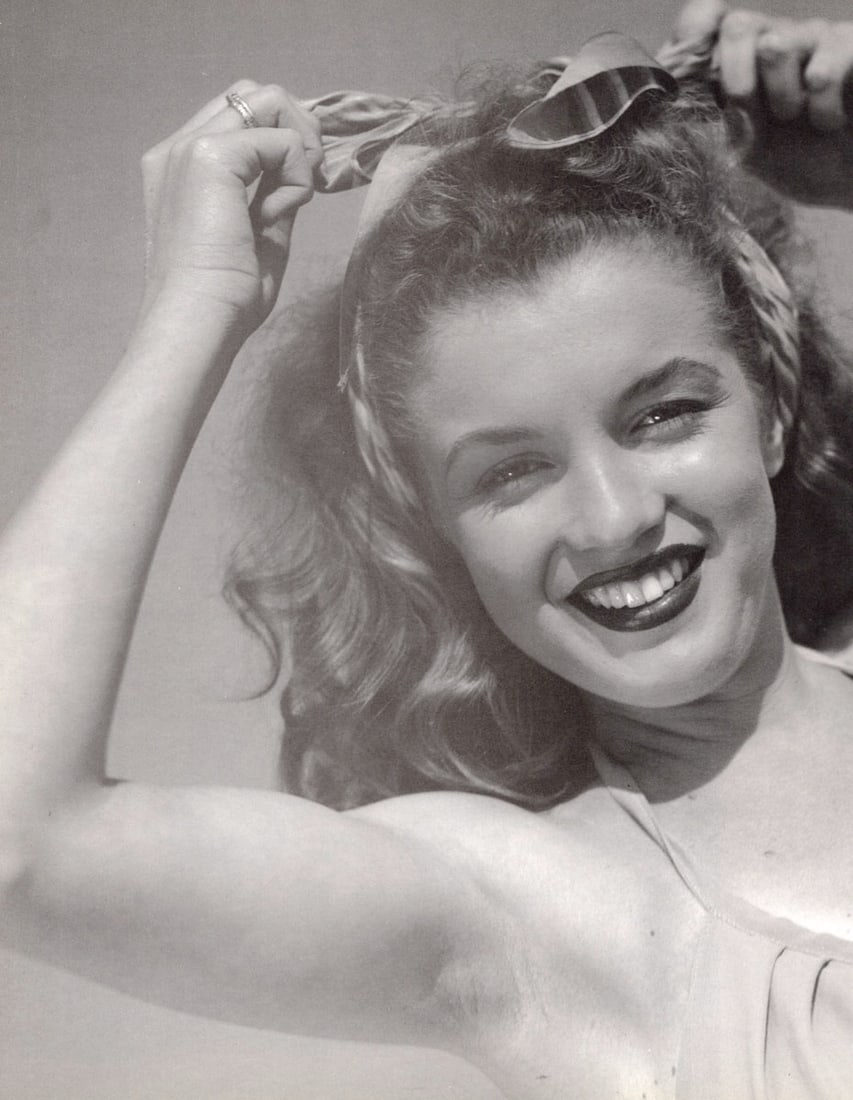 ANDRE DE DIENES - Marilyn Monroe ( Norma Jean): Title: ANDRE DE DIENES - Marilyn Monroe ( Norma Jean) Description: Artist: ANDRE DE DIENES Print Title: Marilyn Monroe ( Norma Jean) Medium: Photo-lithograph Printed 1980s in the US Image size (inches