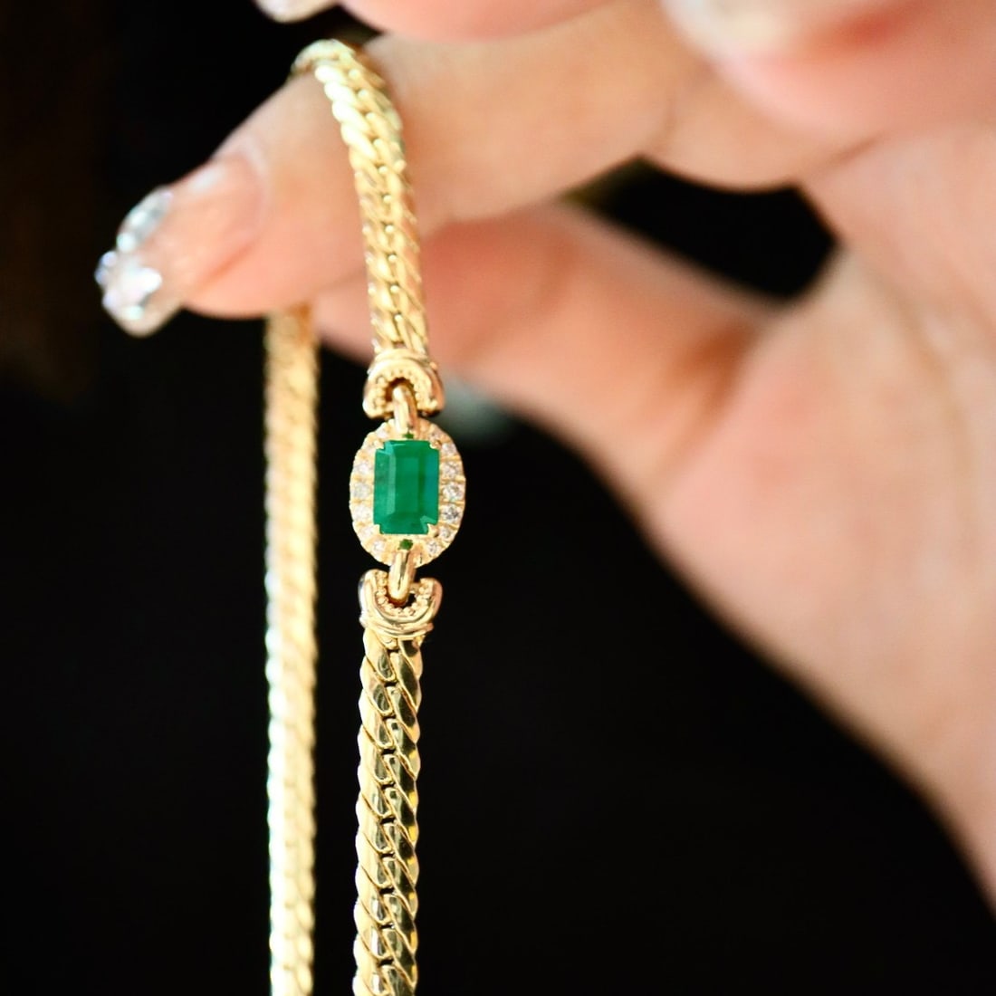 14K GOLD 0.80 CTW VIVID GREEN NATURAL EMERALD & DIAMOND NECKLACE - 3