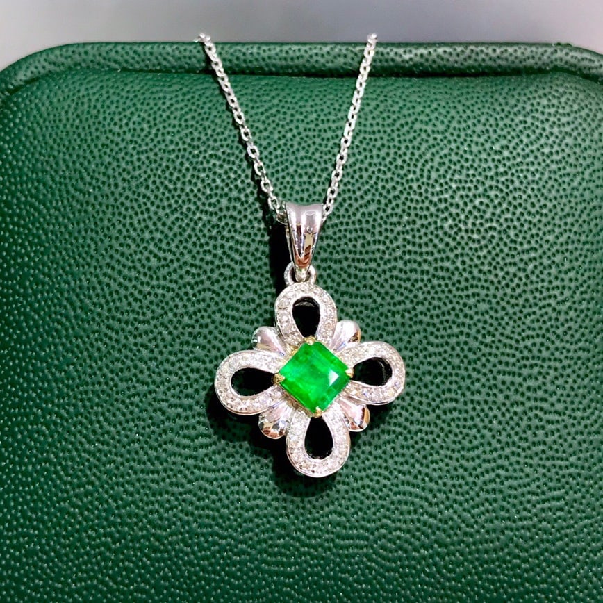 14K GOLD 0.39 CTW VIVID GREEN NATURAL EMERALD & DIAMOND PENDANT